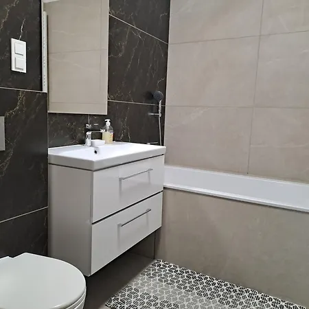 Komfortowy Apartament- 1 Salon, 3 Sypialnie, 2 Lazienki W Gdansku *