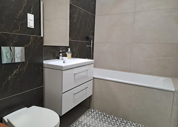 Komfortowy Apartament- 1 Salon, 3 Sypialnie, 2 Lazienki W Gdansku *