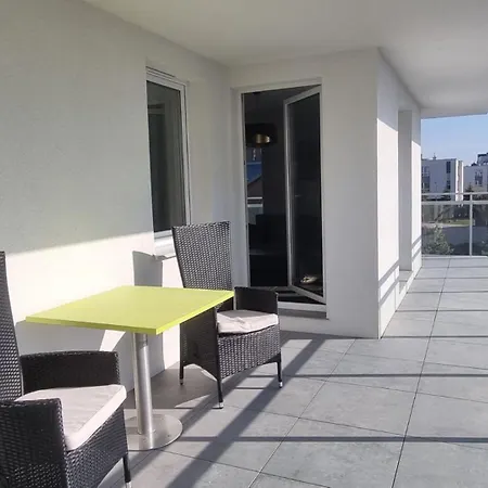 Komfortowy Apartament- 1 Salon, 3 Sypialnie, 2 Lazienki W Gdansku גדנסק