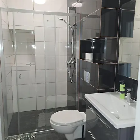 Komfortowy Apartament- 1 Salon, 3 Sypialnie, 2 Lazienki W Gdansku גדנסק